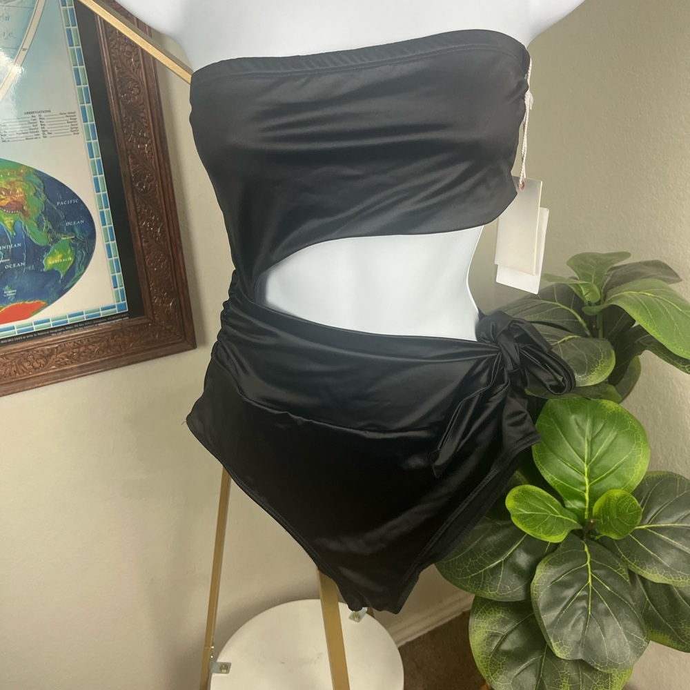 Good American black swimsuit. NWT. Size 3.